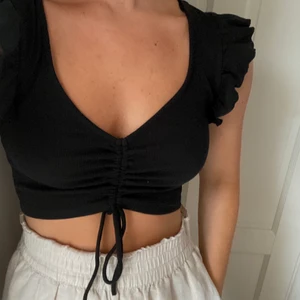 Svart topp - Superfin svart topp från Zara, aldrig använd! 