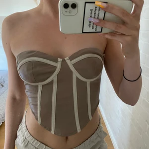Mjuk korsett - Skäljer denna coola bruna/beiga mjuka korsetten i strl XS! Frakt ingår i pris
