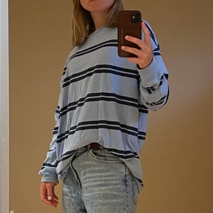 Tröja - Superfin långärmad tröja från ASOS. Den är rätt stor, skulle säga M/L