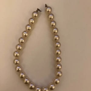 Halsband - Pärlhalsband, aldrig använt (stora pärlor)