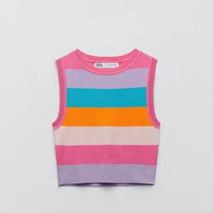 Kort stickad topp💜🧡💛 - Kort stickad topp ifrån zara🧡💜 i storleken M, men passar en S också. Då den är tight och stretchig! Använd en gång, så i mycket fint skick. Nypris 119kr. Köparen står för frakten. Spårbar frakt 66kr eller som brev för 48kr. 