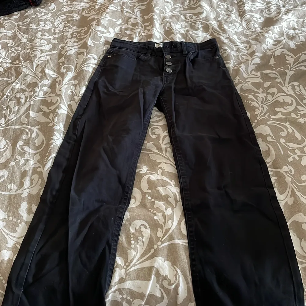 Beige ‎size ‎10 ‏år ‎svart ‎size ‎10-11 ‏år ‎blå ‎size ‎10 ‏år. Jeans & Byxor.