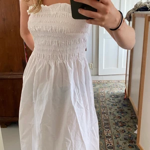 Långklänning - Fin långklänning som går ner till mina anklar som bara använts en gång.