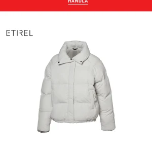 NYSKICK JACKA storlek S - NYSKICK PUFFJACKA! Lite oversized! Köptes för 600kr, säljer 350kr 