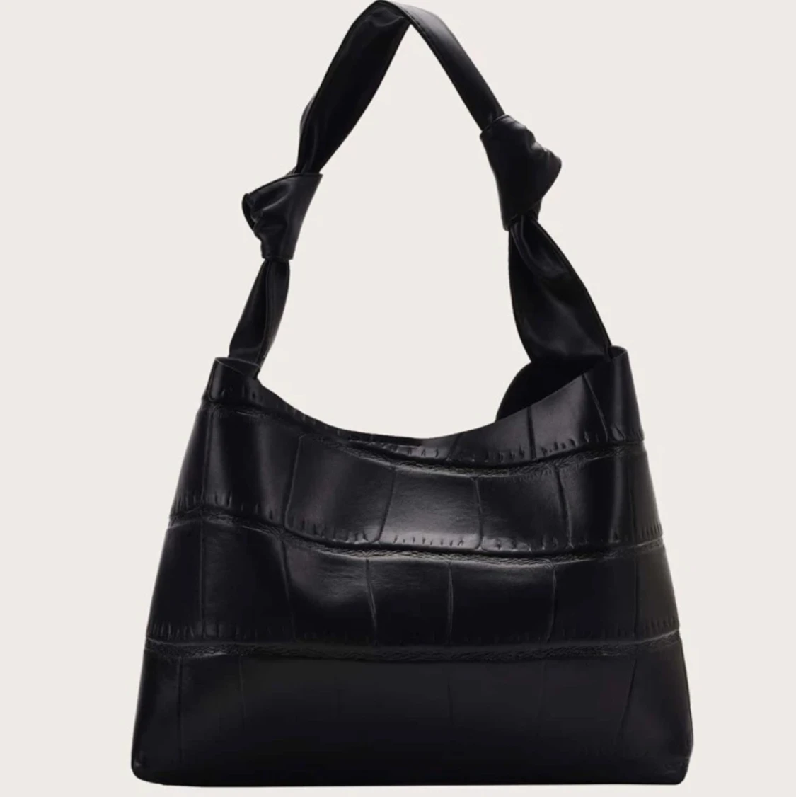 Rymlig svart väska! - 90