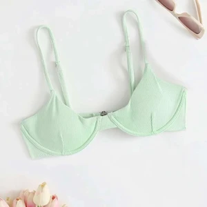 Bikini från Shein - Säljer denna snygga bikini från Shein som jag fick hem igår. Inte riktigt min smak så därför säljer jag den. Den är helt oanvänd och har bara testat med underkläder på. Kommer i orginalförpackningen💗