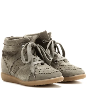 Isabel Marant skor i grönt - Isabel Marant skor i storlek 40. Ganska använda men funkar fortfarande och i gott skick. Inga tydliga defekter alls!  Inköpta för tre år sedan. 