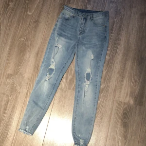Jeans NYA - OANVÄNDA! Storlek S, strethiga