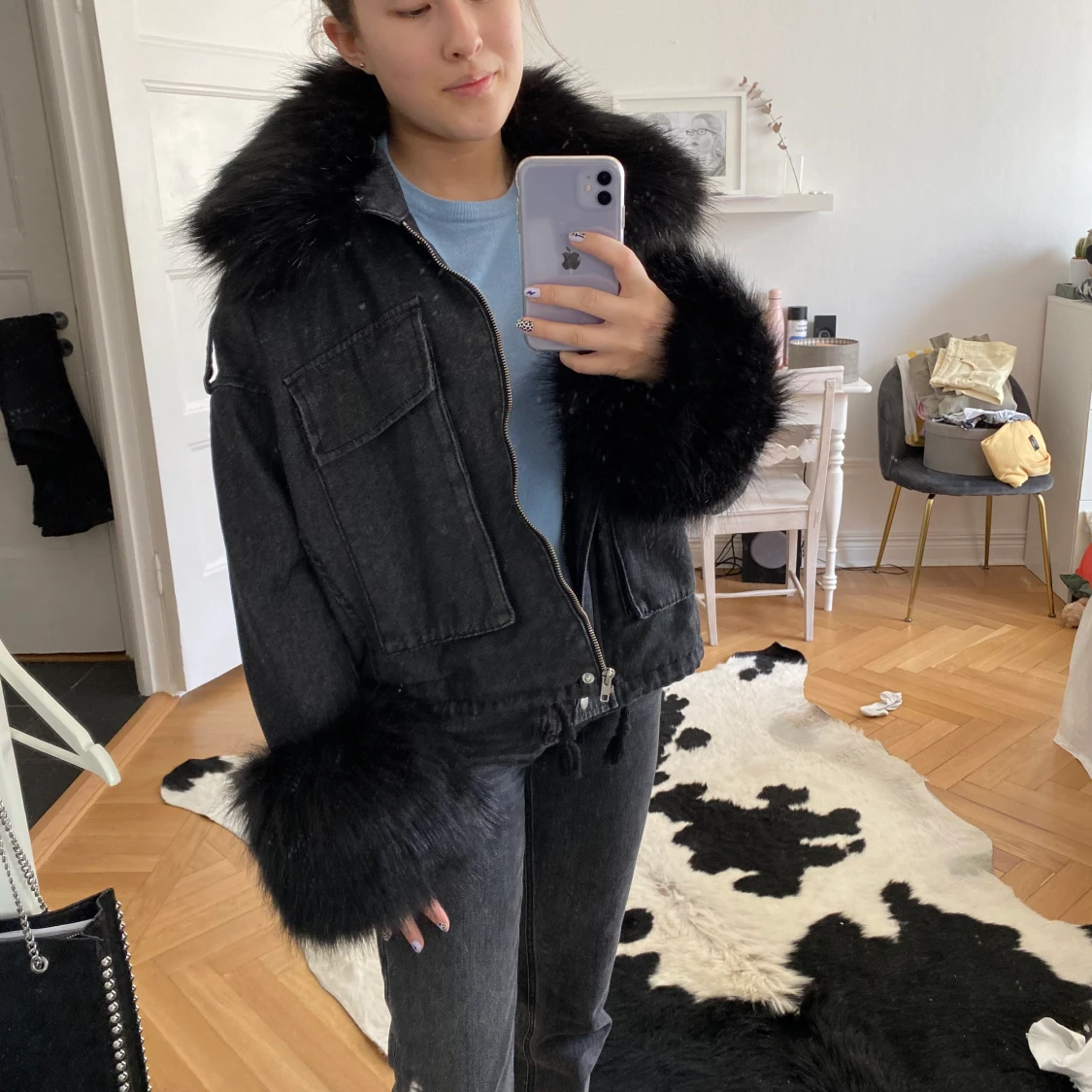 Jacka med pälsdetaljer