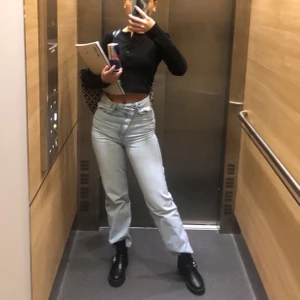 Weekday jeans stl 24  - Såååå snygga jeans från weekday i storlek W24 och L30. Dem är helt slutsålda och svåra att få tag på. Buda från 150kr 🥰🥰 Jag är 165!! 