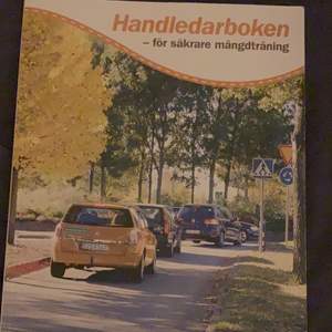 Handledarbok i ny skick från Sveriges trafikskolors riksförbund