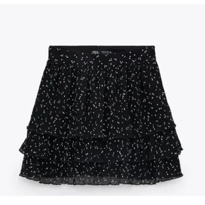 Zara kjol - INTRESSEKOLL! På denna super fina zara kjol, buda i kommentarerna vad ni hade kunnat lägga på den!🤩BUD:210kr