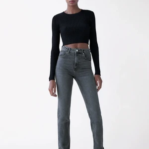 Zara gråa jeans med slits  - Hål på sidorna där skärpet ska sitta men annar fungerar dem