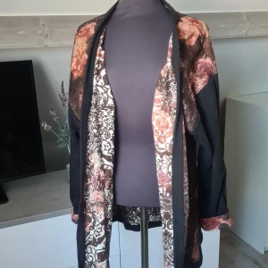 Jacket storlek 44-46 - Den är jättefin och mjukt passar perfekt nu på våren betalning: swish eller överföring