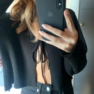 Topp - Söt topp som enbart är använd några gånger och är i storlek  Hör av er om ni har några frågor eller vill ha fler bilder💞