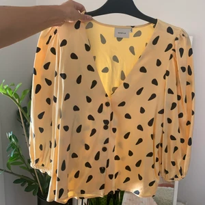 GESTUZ - Använd 1 gång. Nypris 2000kr 