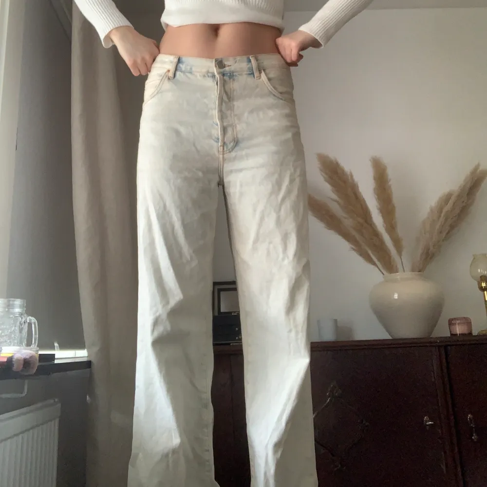 Fina lågmidjade jeans! I fint skick, samfraktar gärna 💞 hör av er vid frågor!. Jeans & Byxor.