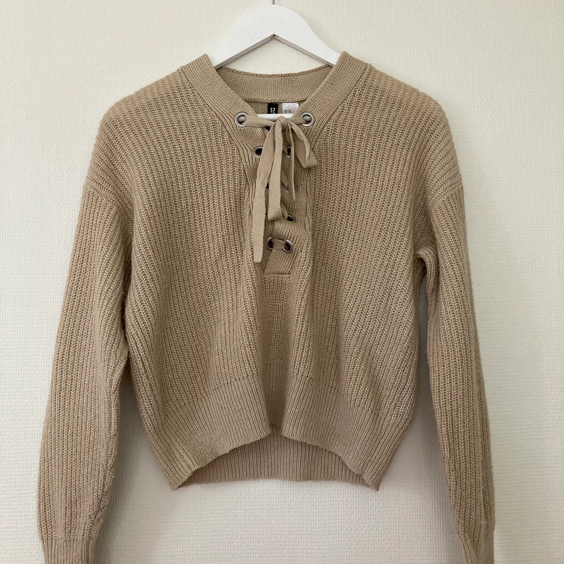 Beige stickad tröja