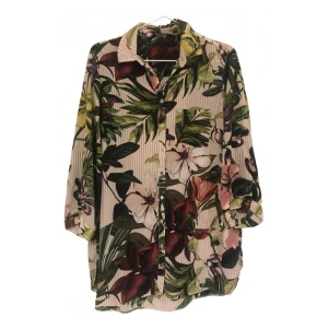 Flower print shirt - Flower print shirt with pink stripes in perfect confition, no signs of wear! From the brand Dorothy Perkins. 
