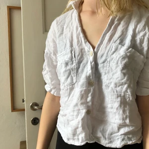 Linneskjorta - Skön linneskjorta något ostruken på bilden. Ett favorit sommar plagg
