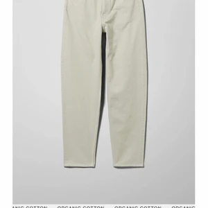 Weekday byxor - Jättefina byxor som är tyvärr små för mig. Är fler intresserade blir det bud!