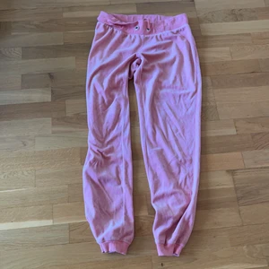 mjukisbyxor - den är använd ett fåtal gånger