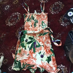 Sexig summer jumpsuit  - I mycket bra skick och passar xs- s. Bud I kommentarna 