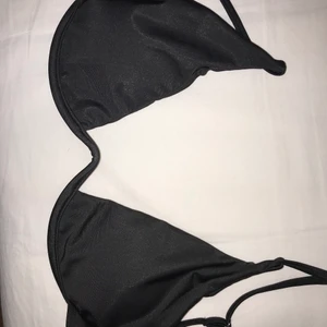 Bikini - Bikini från Shein, storlek L💕 skulle säga att den är en s/m i kuporna och L runt 