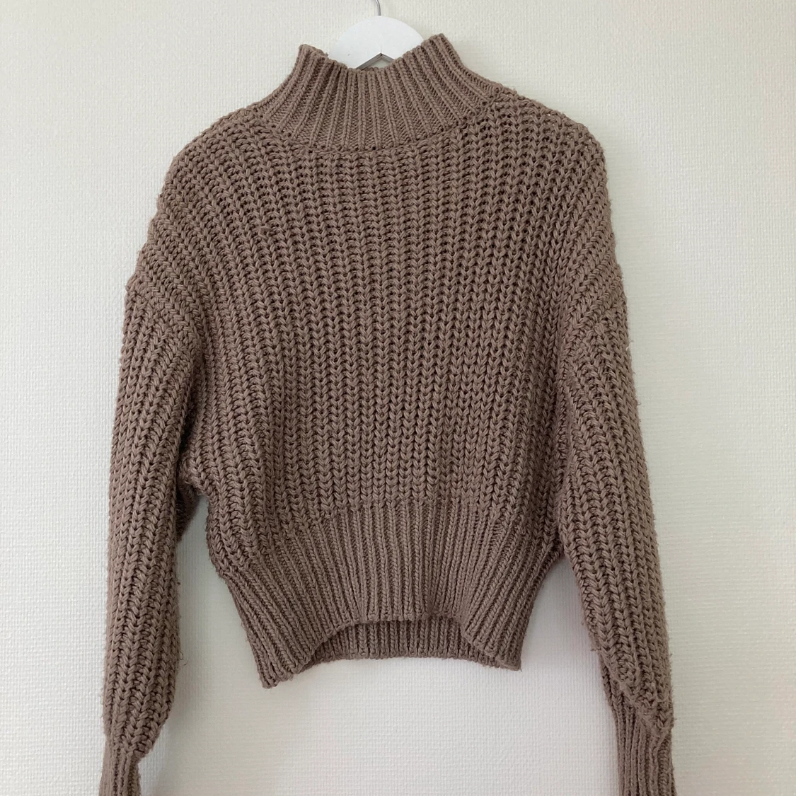 Brun stickad tröja