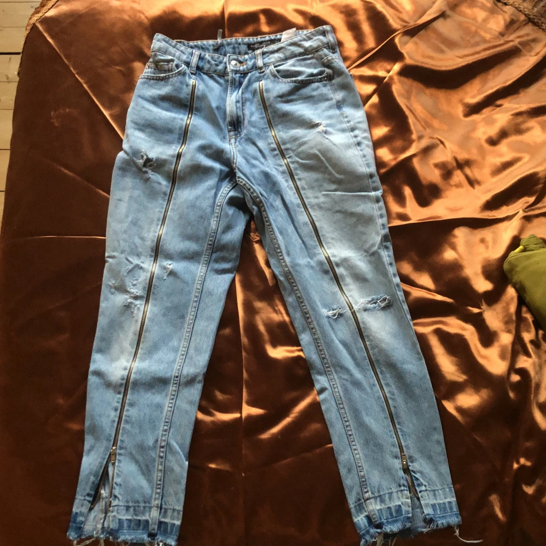 Jeans med blixtlåsdetalj  - 90
