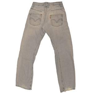 Vintage Levi’s Engineered jeans                           Light Blue Wash, Excellent Condition, Size 31/33, 349sek                                                 Measurements: Waist: 38 cm, Outseam: 107 cm, Inseam: 84 cm, Leg Opening: 21cm                 Skickas inom 24h. Samfrakt är möjligt. För fler bilder eller andra övriga frågor, skriv gärna!  Instagram: @rewinder.se 