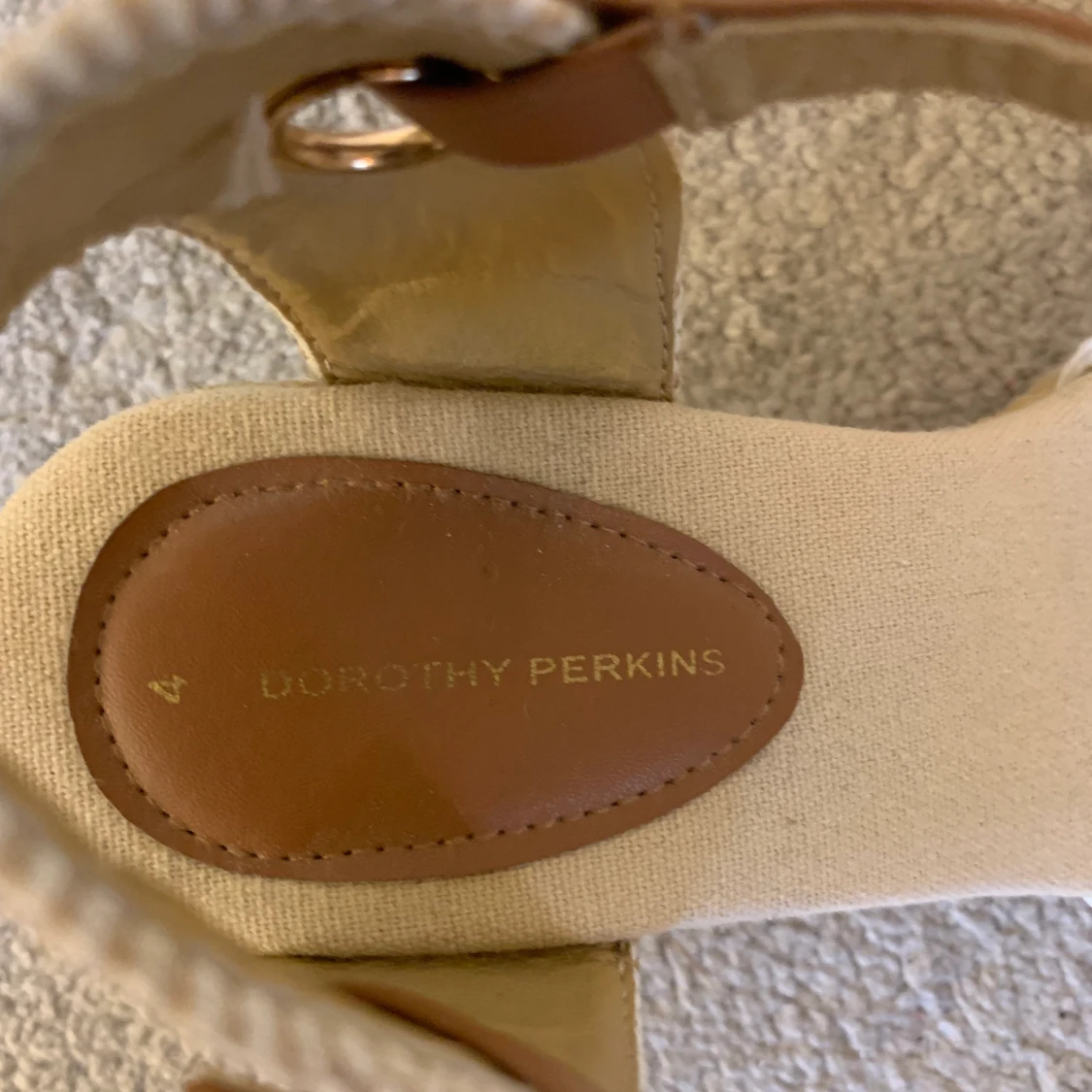 Supersöta skor med kilklack  - 90