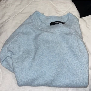 Blå stickad tröja - Blå stickad tröja 