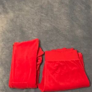 Mjukisset från Cubus  - Säljer mitt mjukisset som inte längre kommer till användning.  Storlek L på båda men passade mig som i vanligt vis har storlek M.  106 kronor, inklusive frakt 💕 70 kronor om vi möts upp 💕