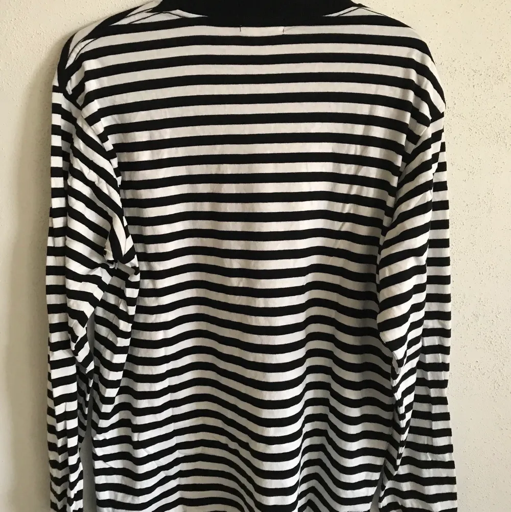 Unisex Bape / A Bathing Ape Striped Long Sleeve T-Shirt  Size large, fits like a regular men’s medium. Great condition, no flaws or damage.  DM if you need exact size measurements.   Buyer pays for all shipping costs. All items sent with tracking number.   No swaps, no trades, no offers. . T-shirts.