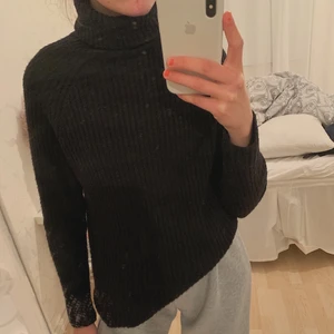 Stickad tröja - Jättemysig ribbstickad tröja med polokrage🖤 strl S, köparen står för frakten! 