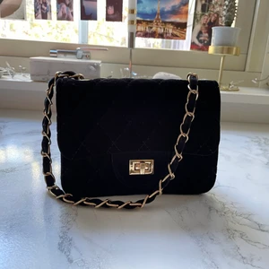 Väska mini sammet - Söt liten väska i sammet. 17x12 cm. Oanvänd💜🤗