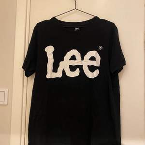 Lee Tshirt storlek L