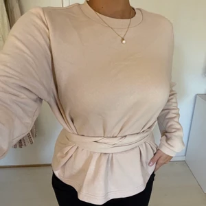 Tröja med knytning  - Tröja från ivyrevel med knytning i midjan