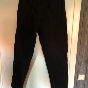 Produkt tygbyxor storlek 34/33 - Storlek 34/33, använda ett fåtal gånger - ser ut som nya.