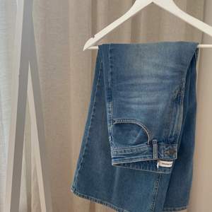 Snygga jeans från Carin Wester köpta på Åhléns för nypris 600 kr