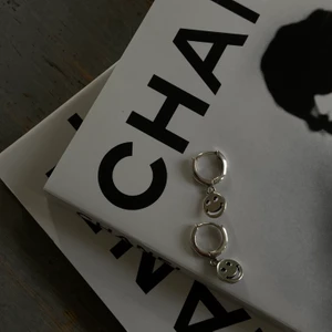 Smiley örhängen☁️ - Supersöta smiley örhängen i äkta sterling silver 925🖤 129kr för ett par! Helt nya🥰