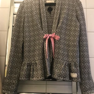 Kofta fr Odd Molly strl 2 - Kofta fr Odd Molly i strl 2. 100% bomull. I jättefint skick! 