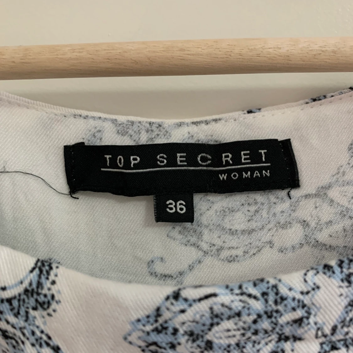 Cold shoulder topp  - 91