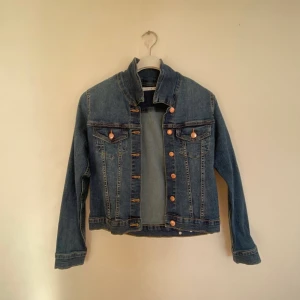 jeansjacka, strl 36-38 - oanvänd 