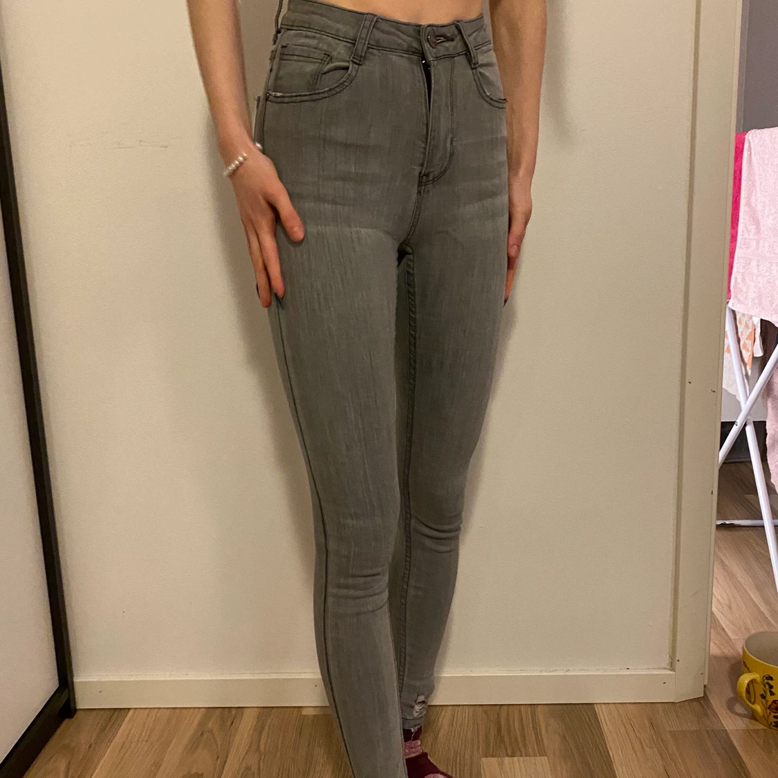 Tighta grå jeans byxor - 90