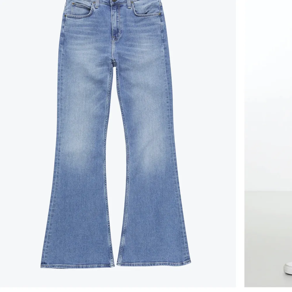 200kr +frakt hålet på knät är egen klippt, sällan använda . Jeans & Byxor.