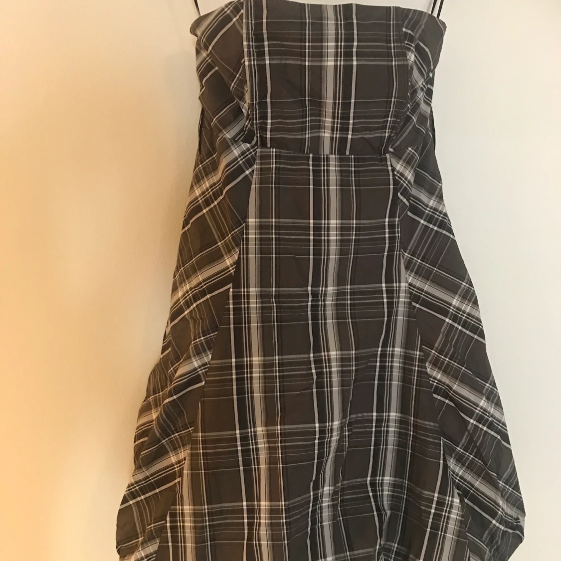 Svart/grå/vit puffklänning i stl 36