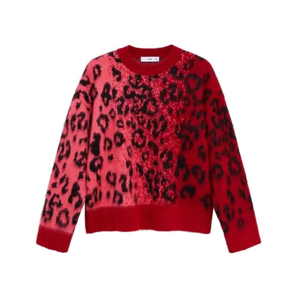 Säljer denna jättefina Stickade Leopard tröjan från Mango, köpt för 599kr. Den är i fint skick. I stl XS men skulle passa som S  . Tröjor & Koftor.
