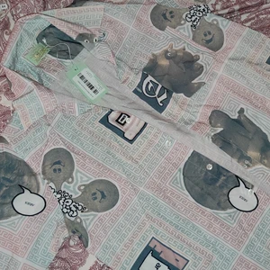 Aries - Skjorta i märket Aries .kostar ny 2500 .aldrig använd .